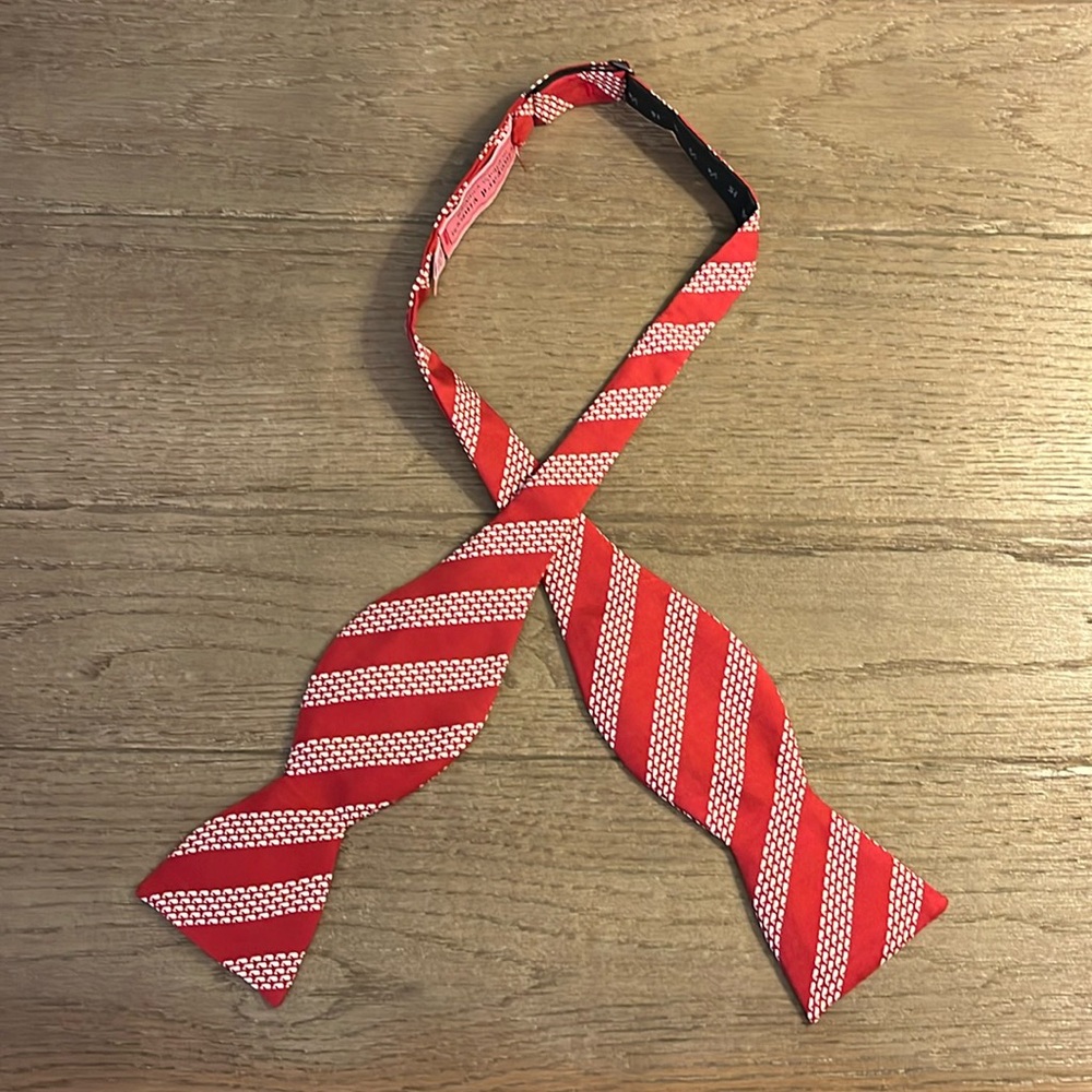 Gently used, Vineyard Vines Bow Tie